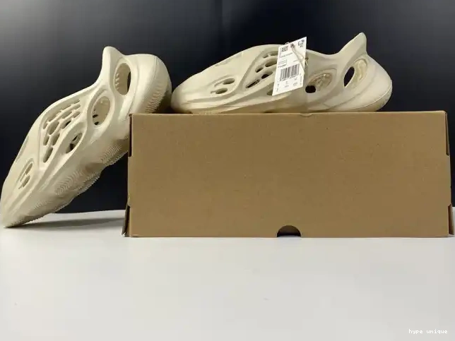 hype FY4567 Adidas RNNR Yeezy Foam Sand 0531